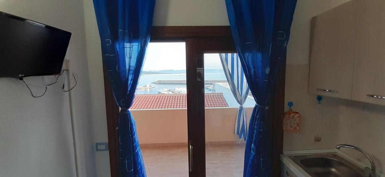 Fronte Mare Attico Indipendente Ed Esclusivo Con Terrazza Panoramica Apartman Isola Rossa Kültér fotó