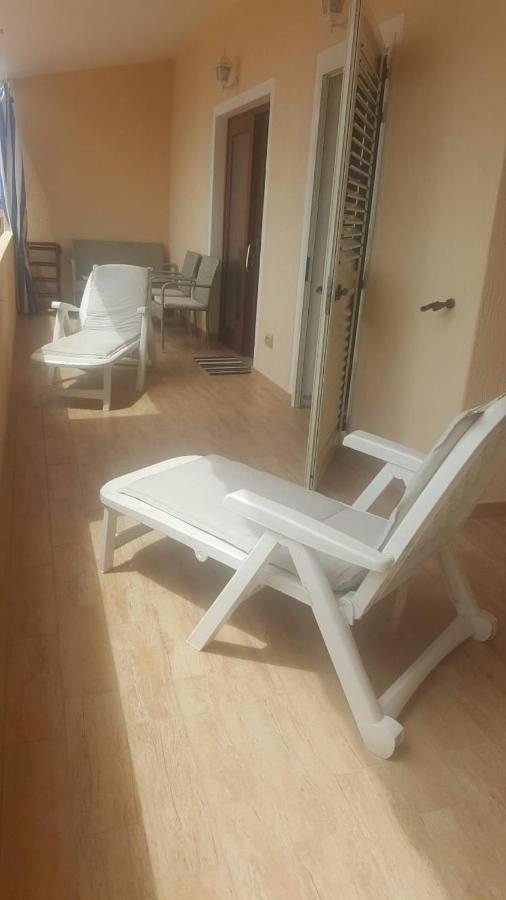Fronte Mare Attico Indipendente Ed Esclusivo Con Terrazza Panoramica Apartman Isola Rossa Kültér fotó